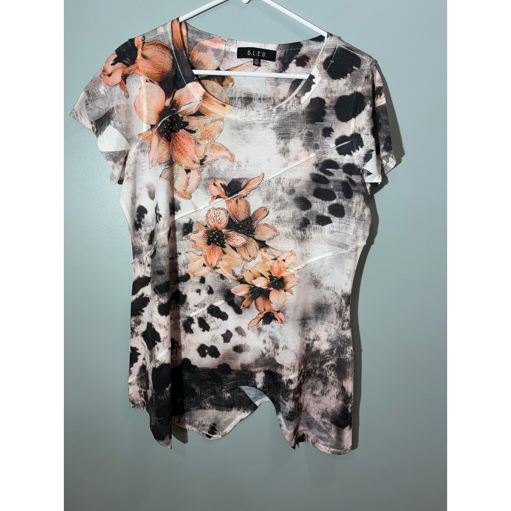 B.L.E.U. Womens Floral Animal Print Rhinestone Sharkbite Hem Top Medium